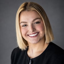 Kelly Dannels Headshot-1